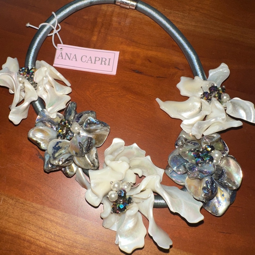 Ana Capri freshwater pearl natural stone necklace